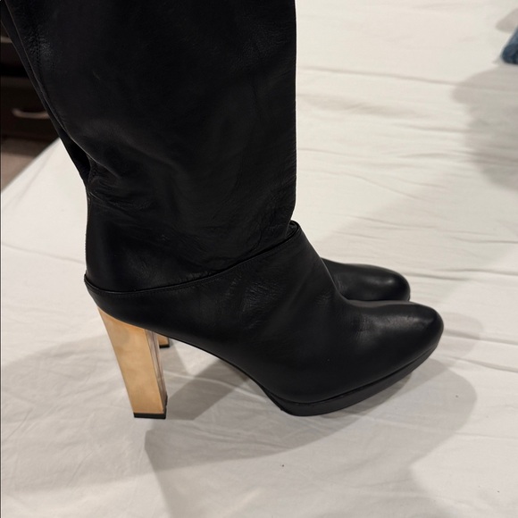 Stuart Weitzman Black leather Over-The-Knee Boots with Gold Block Heel - Picture 4 of 12